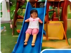 Niña en resbaladera